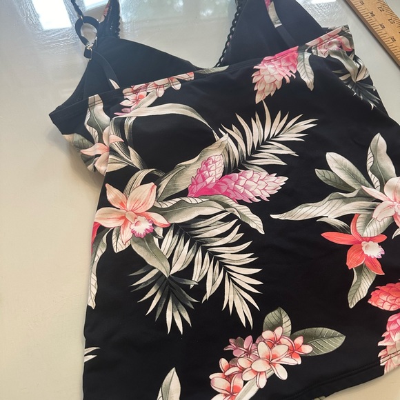 Tommy Bahama tankini size lodge, top size extra large bottom - Picture 2 of 10